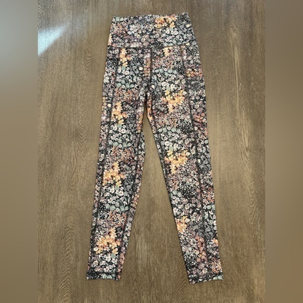 LIKE NEW AMERICAN EAGLE FLORAL EVERYTHING POCKET LEGGINGS - Size Small SKU:11